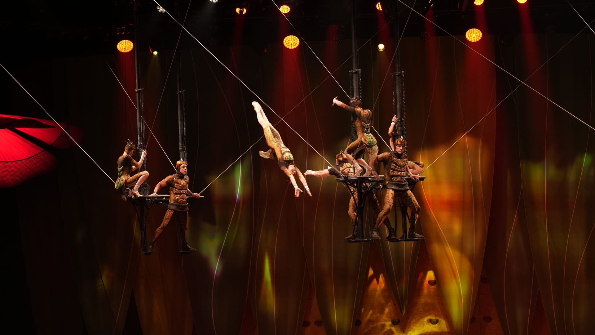 Dobrodošli u čaroban Cirque du Soleil svet insekata koji prkosi zakonima fizike!